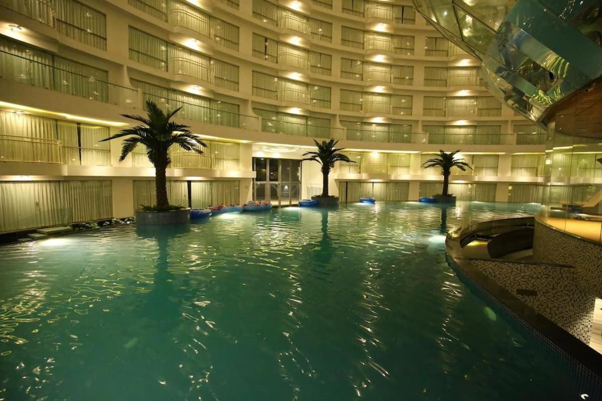 Rajhans Belliza Luxurious Studio Apartment Σουράτ Εξωτερικό φωτογραφία