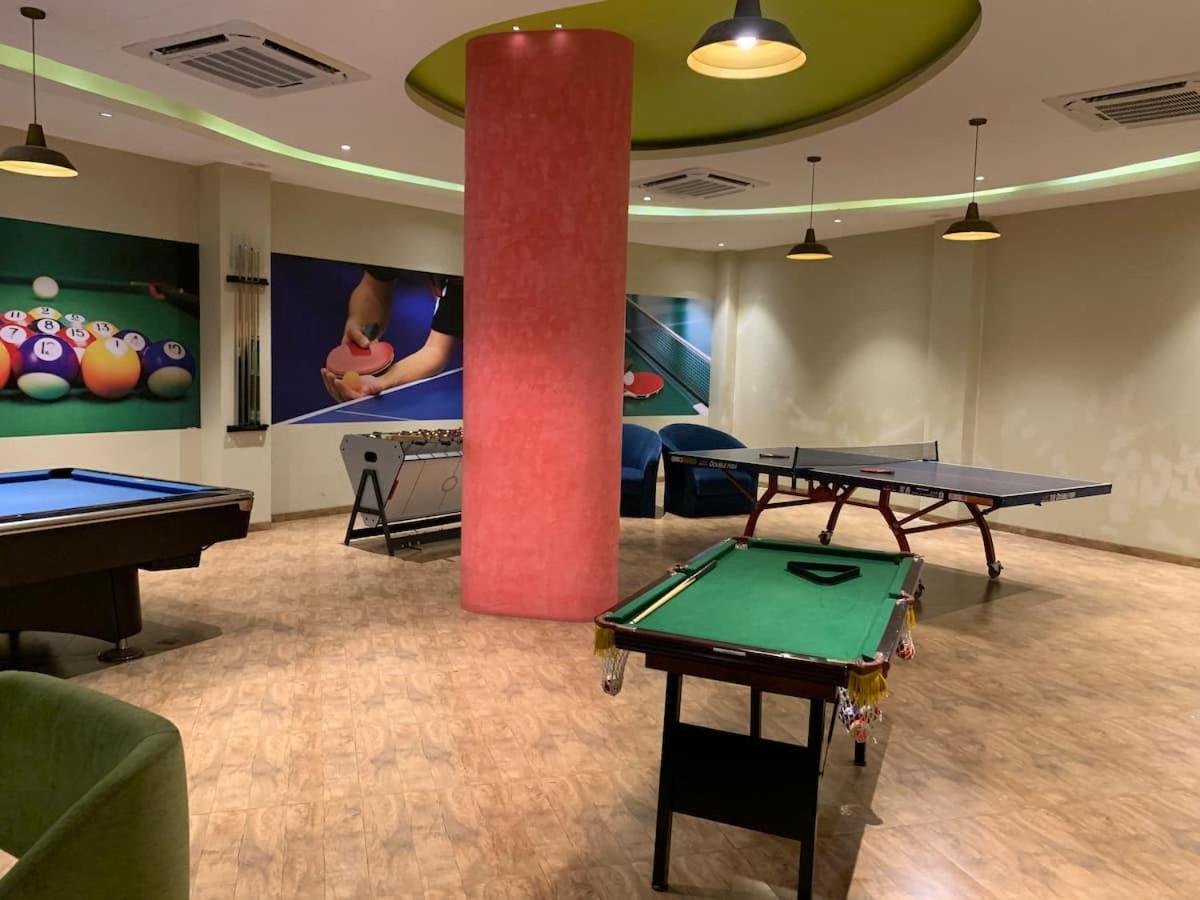 Rajhans Belliza Luxurious Studio Apartment Σουράτ Εξωτερικό φωτογραφία