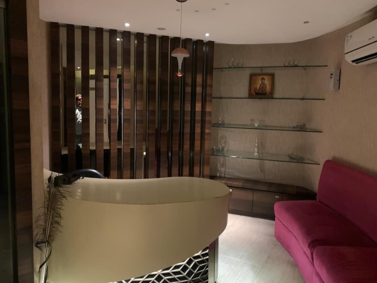 Rajhans Belliza Luxurious Studio Apartment Σουράτ Εξωτερικό φωτογραφία